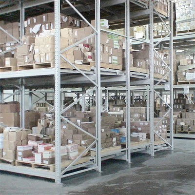 Ako bezpečne obsluhovať dvojpaletové vysokotlakové regály?